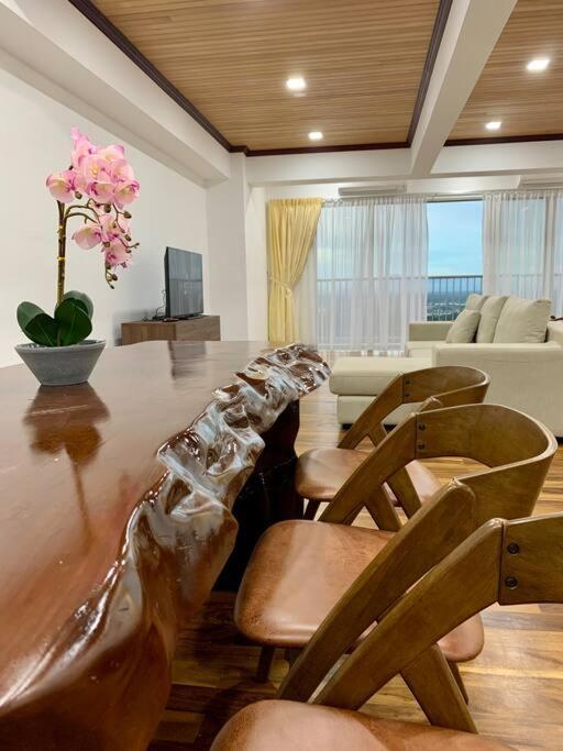 The Venus - Spacious Wooden Top Floor Apartment Sitiawan Esterno foto